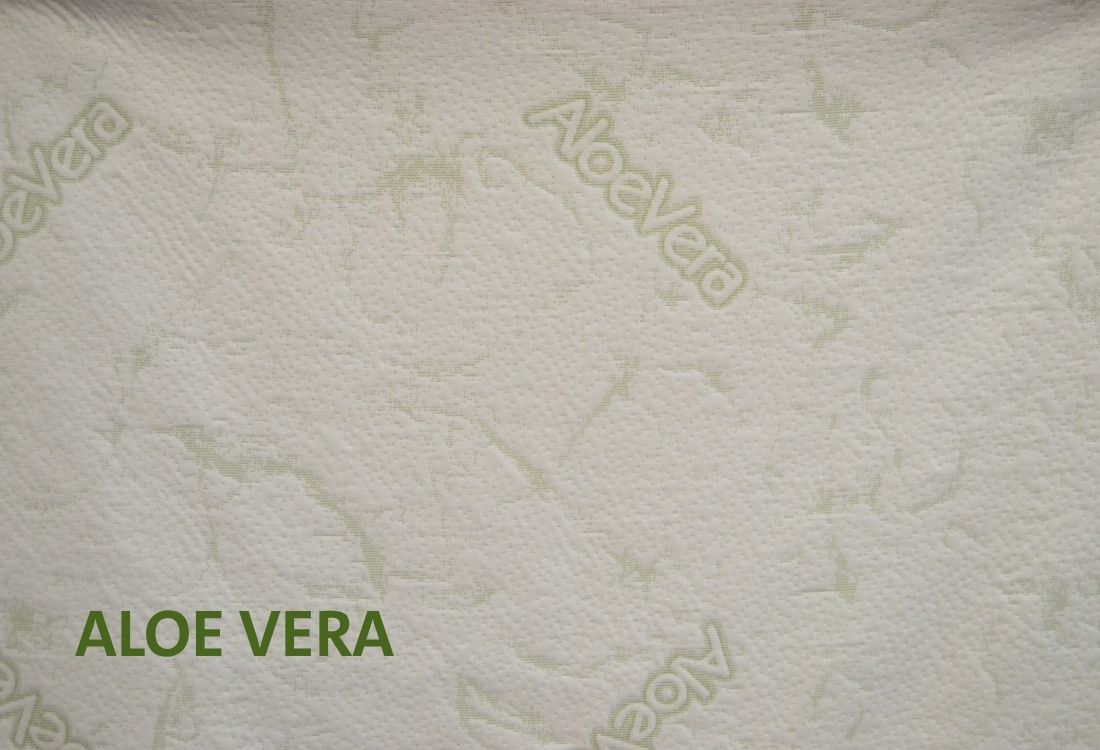 Bílá matracovina s jemným vzorem Aloe Vera